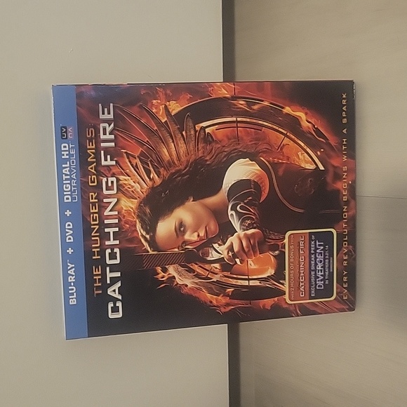 3 Hunger Games Blu-Rays - Picture 3 of 4